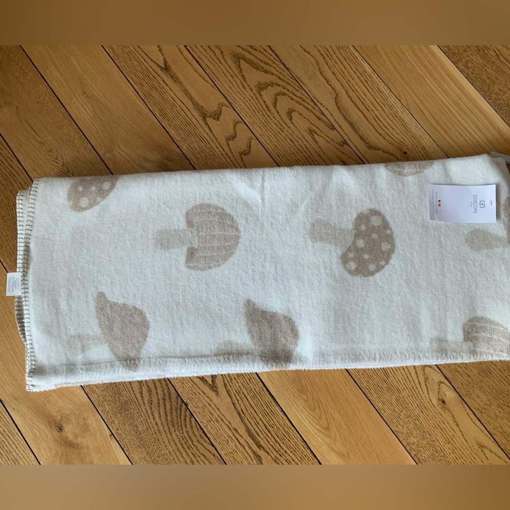 Soft Mushroom Print Throw Blanket